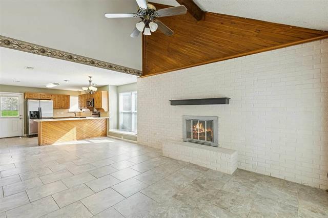 Building Photo - 904 Rusk Dr