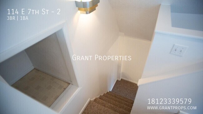 Building Photo - 114 E 7th St