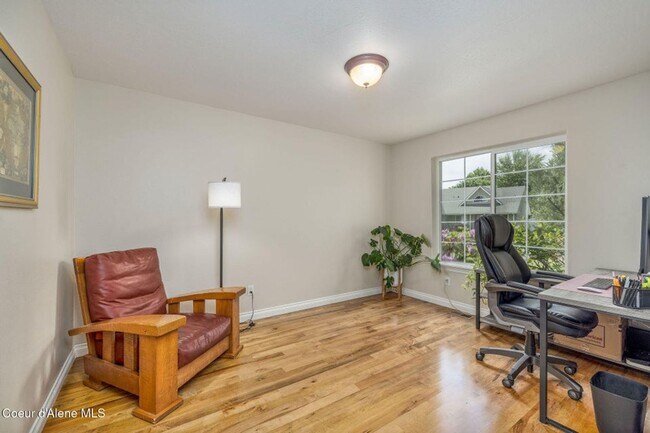 Building Photo - Beautiful home in Broadmore Estates