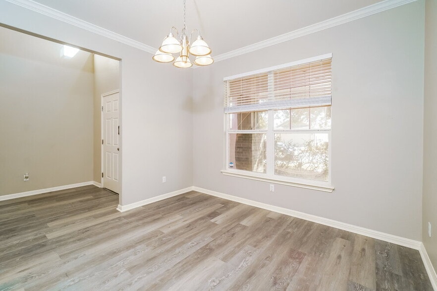 Building Photo - 909 Hot Spring Valley