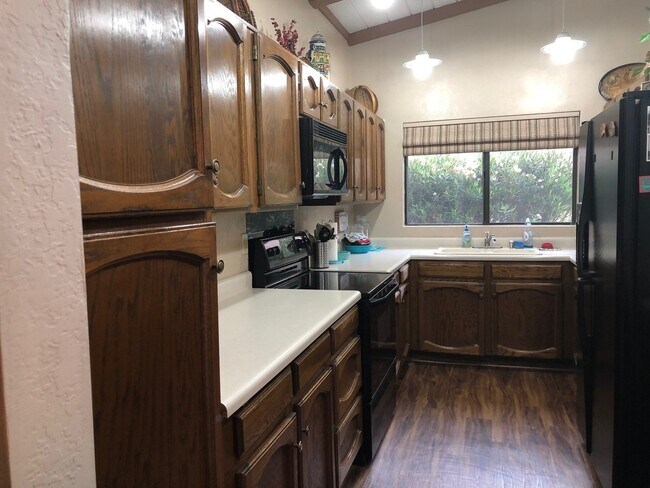 Building Photo - ASK ABOUT OUR REDUCED SUMMER RATES!!! Comfortable & Inviting Home in Leisure World a 45+ Active A...