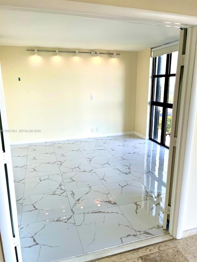 Building Photo - 4000 Towerside Terrace