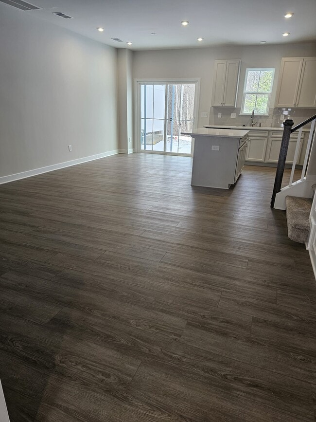 Building Photo - 209 Lograto Ln