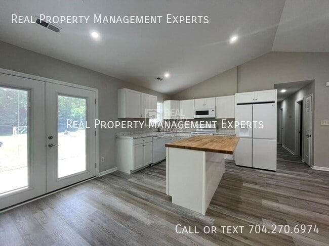 Building Photo - 3220 Braewick Pl
