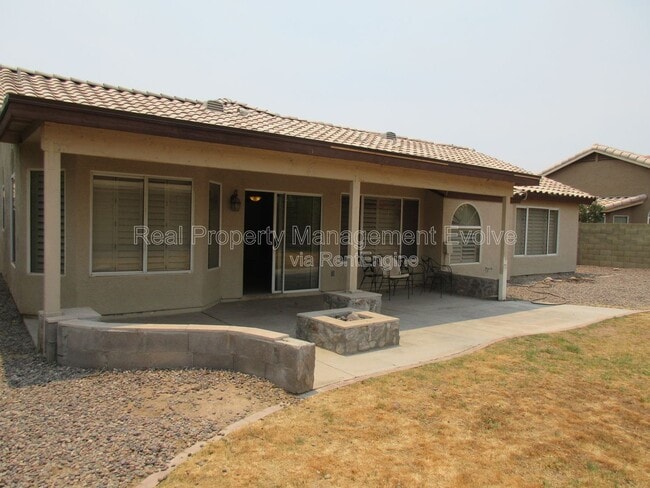 Building Photo - 1560 W Cindy St