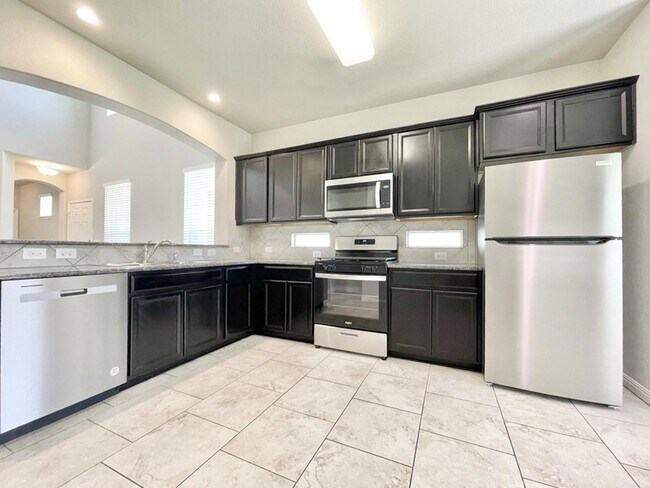 Building Photo - 407 Rhetoric Way