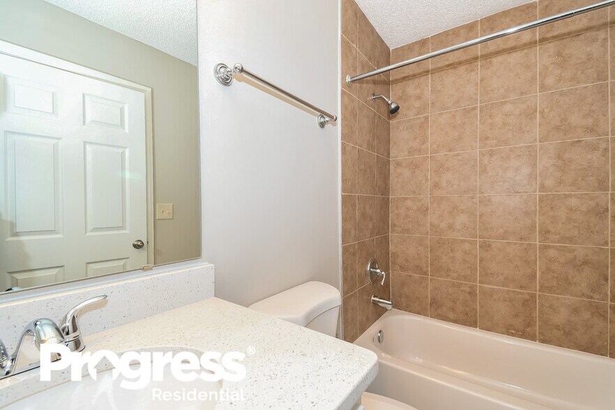 Building Photo - 7518 International Village Dr