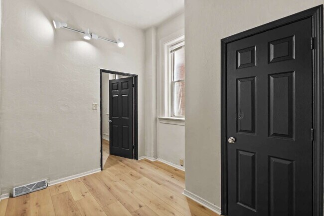 Building Photo - For Rent: Spacious 4 Bedroom Home in South...