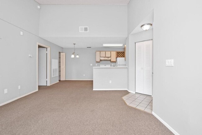 Building Photo - 727 Sugar Way Bay