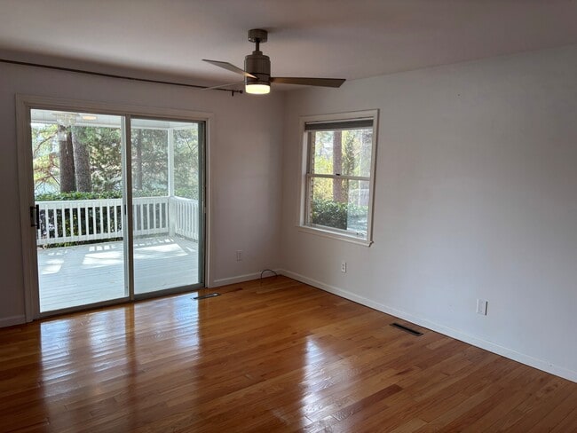 Building Photo - 60 Gingham Ln