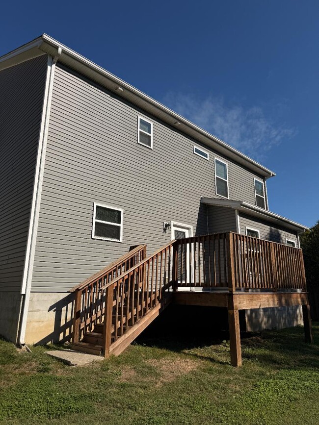 Building Photo - 121 Cammy Ct