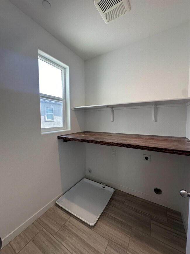 Building Photo - 4249 Hillside Rd