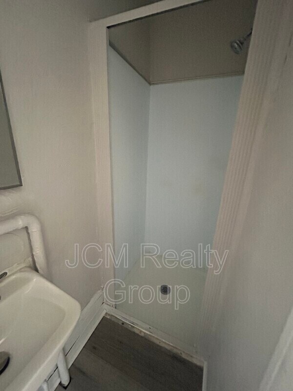 Building Photo - 829 Broadway