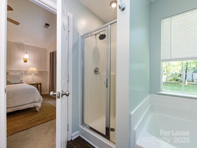 Building Photo - 7731 Ivy Hollow Dr