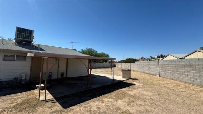 Building Photo - 4745 E Lana Dr