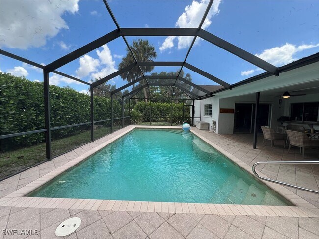 Building Photo - 858 Rose Way