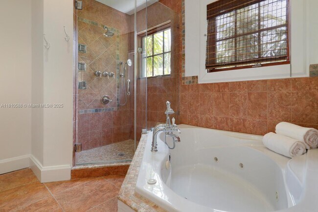 Building Photo - 2527 Inagua Ave