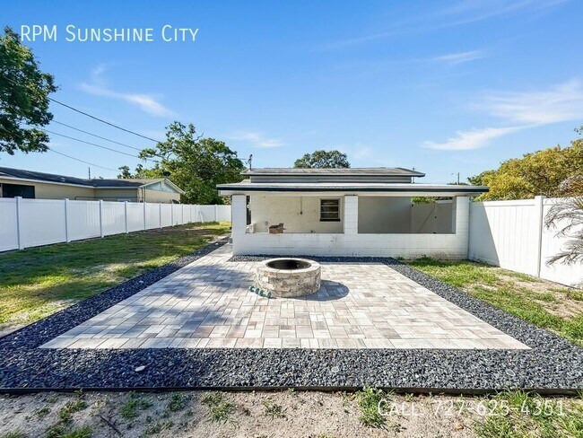 Building Photo - 2801 29th St N