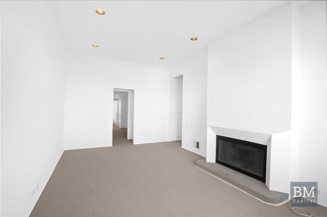 Building Photo - 862 North Point St