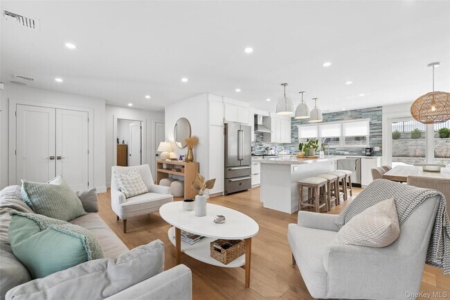 Building Photo - 6 W Landing Rd