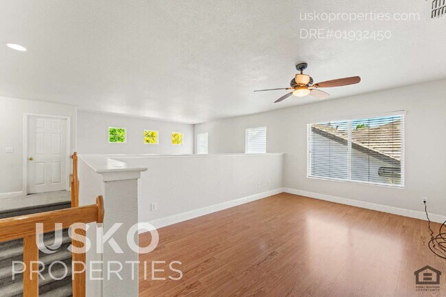 Building Photo - "Spacious 4-Bedroom Retreat with 2.5 Baths...