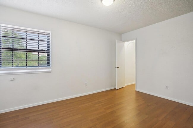 Building Photo - 1300 Tuxford Cove