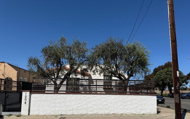 Building Photo - 1208 S 32nd St