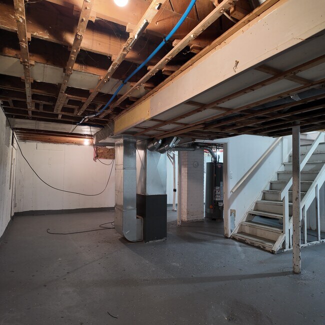 Building Photo - 9277 Vaughan St