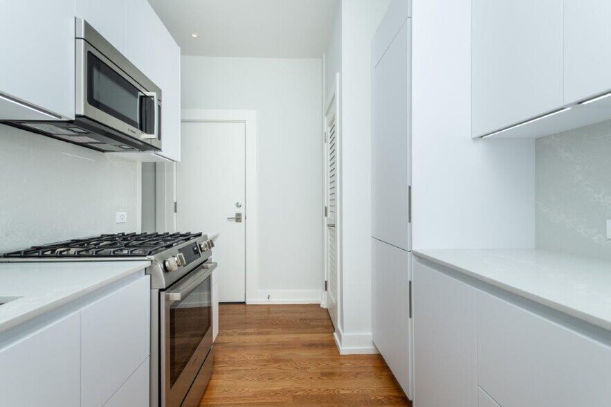 Building Photo - 20 Forest St