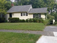 Building Photo - Coming Soon! Charming 1 BR House, 6 min from UK! New Flooring & Paint, Fenced Backyard, Pets Ok!