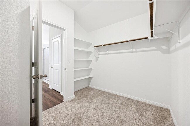 Building Photo - 5000 Hazelnut Ln