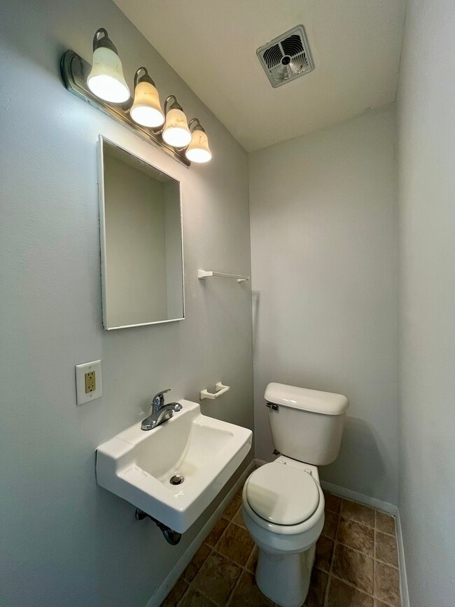 Building Photo - 767 N Macomb St