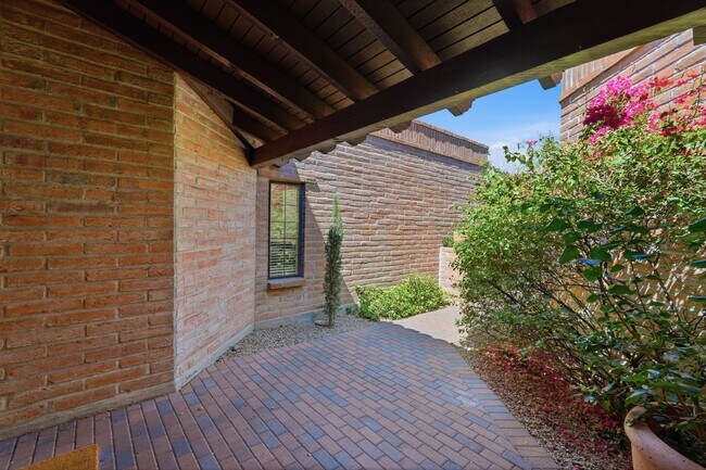 Building Photo - Pending/ Rented - Refined Desert Living in the Catalina Foothills
