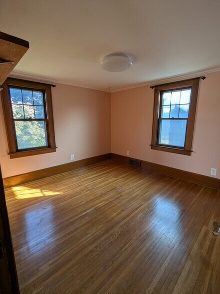 Building Photo - 104 Spencer Rd
