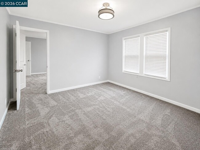 Building Photo - 916 Veale Ave