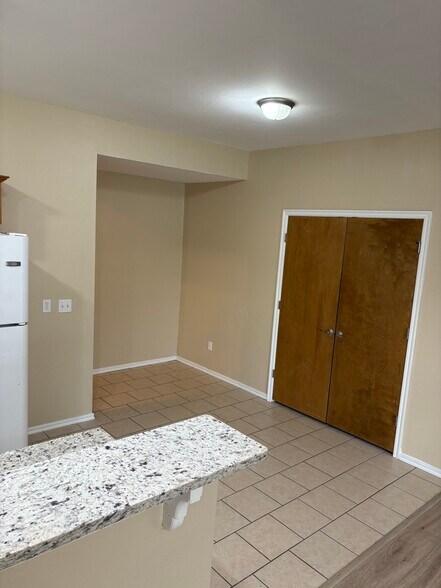 Dining area - 9710 SW 17th St