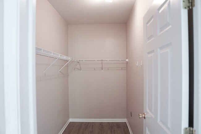 Building Photo - 1574 Millbrook Dr