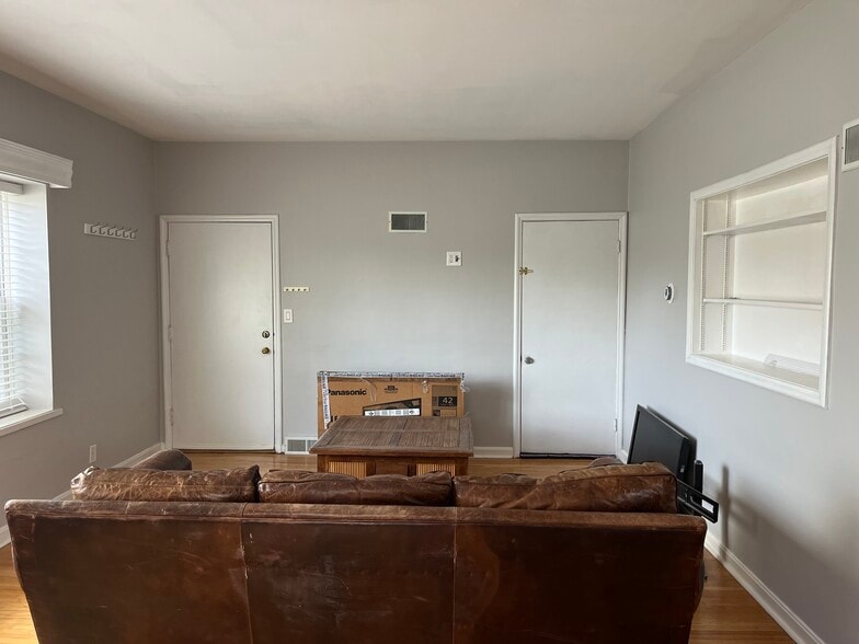 Building Photo - 768 E 900 S