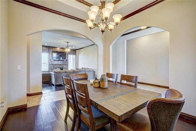 Building Photo - St James Park Home in Norman - Community Pool!  Available in April!