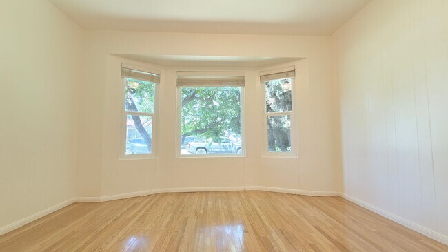 Building Photo - Spacious 4-Bedroom + Bonus Room Home with ...