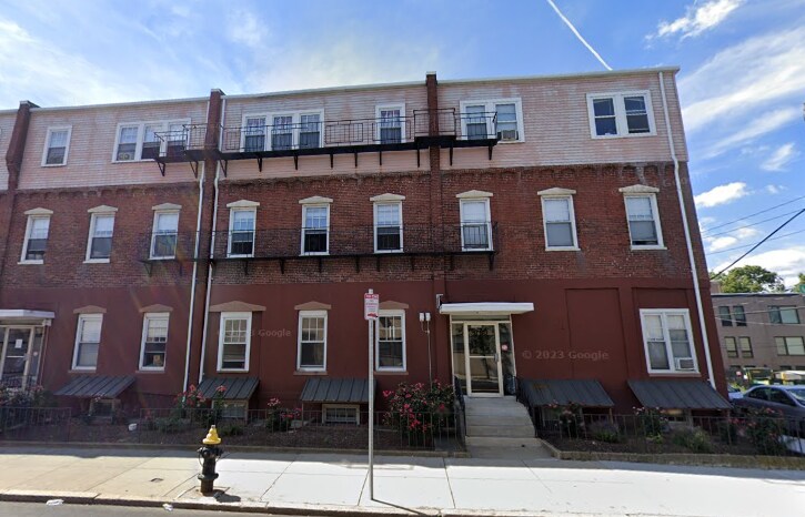 Building Photo - 180 North Beacon St