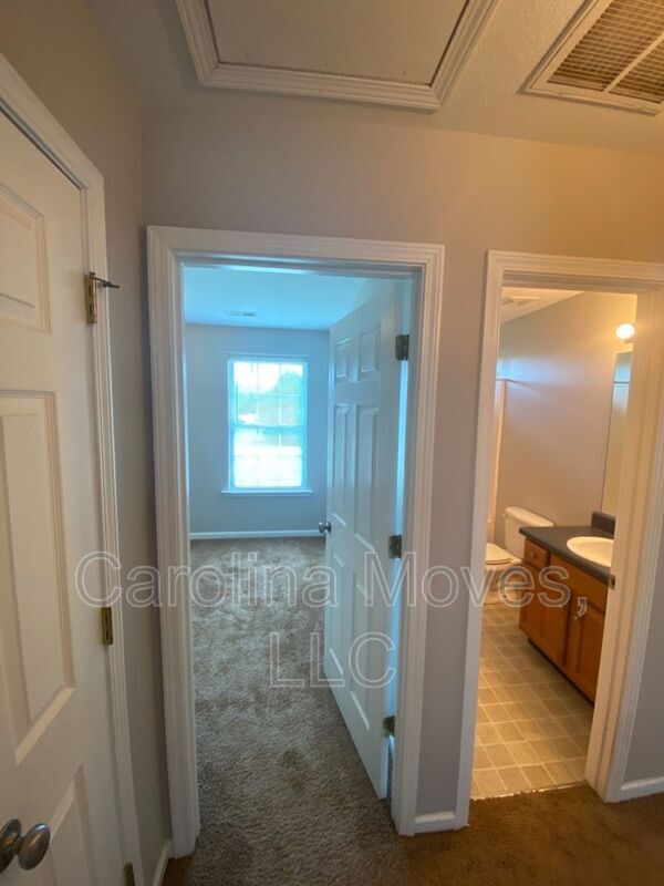Building Photo - 204 Reidville Rd