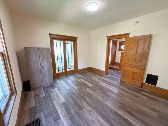 Building Photo - 116 Lathrop St