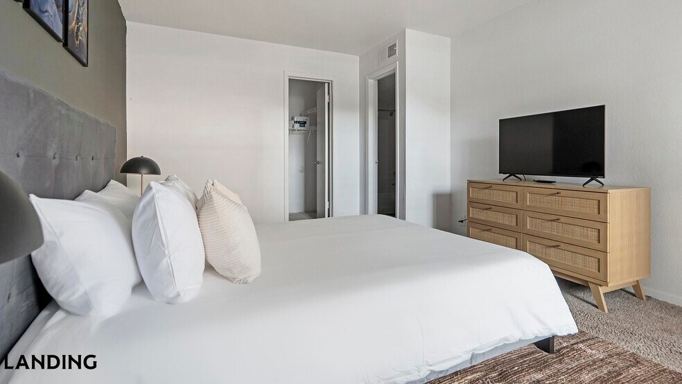 Building Photo - 1071 Clayton Ln