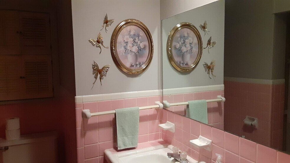Bathroom - 43 Harmony Ln