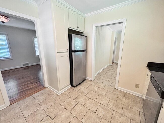 Building Photo - 6058 Harleston Rd NE