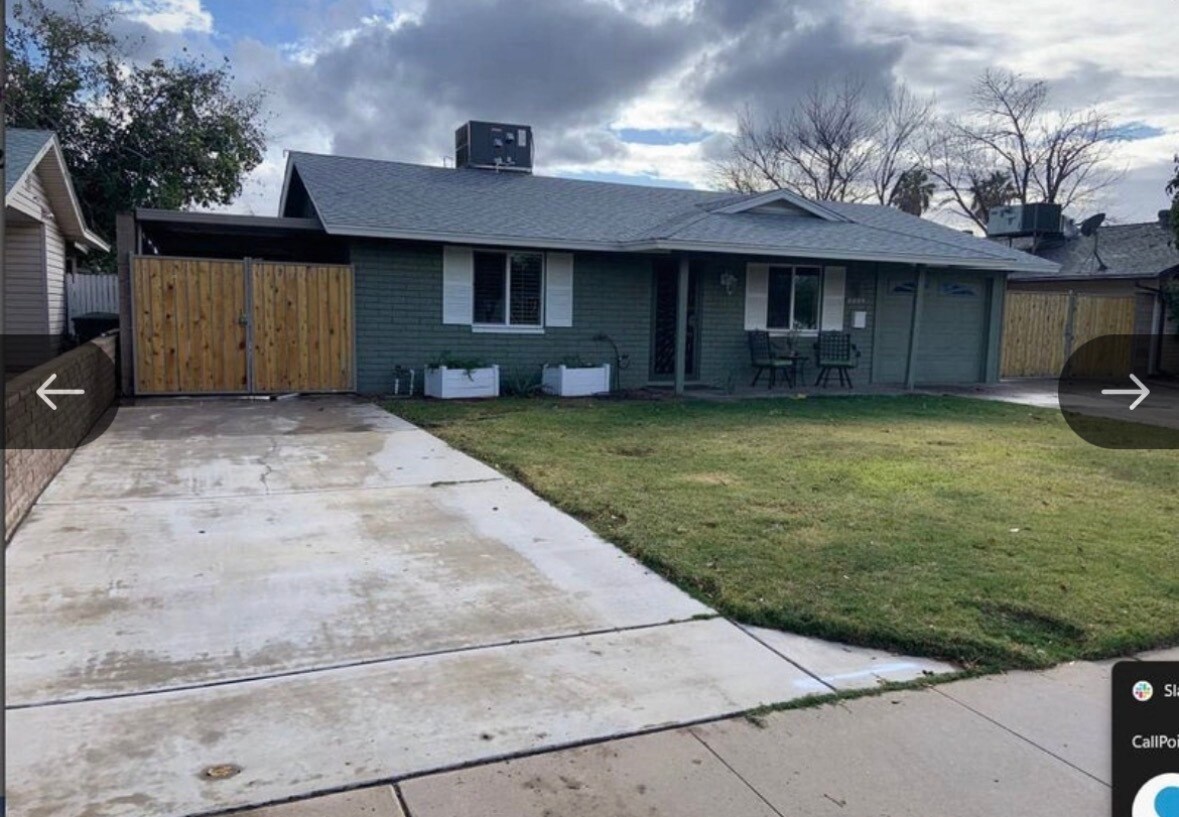 Building Photo - 2429 W Sunnyside Ave