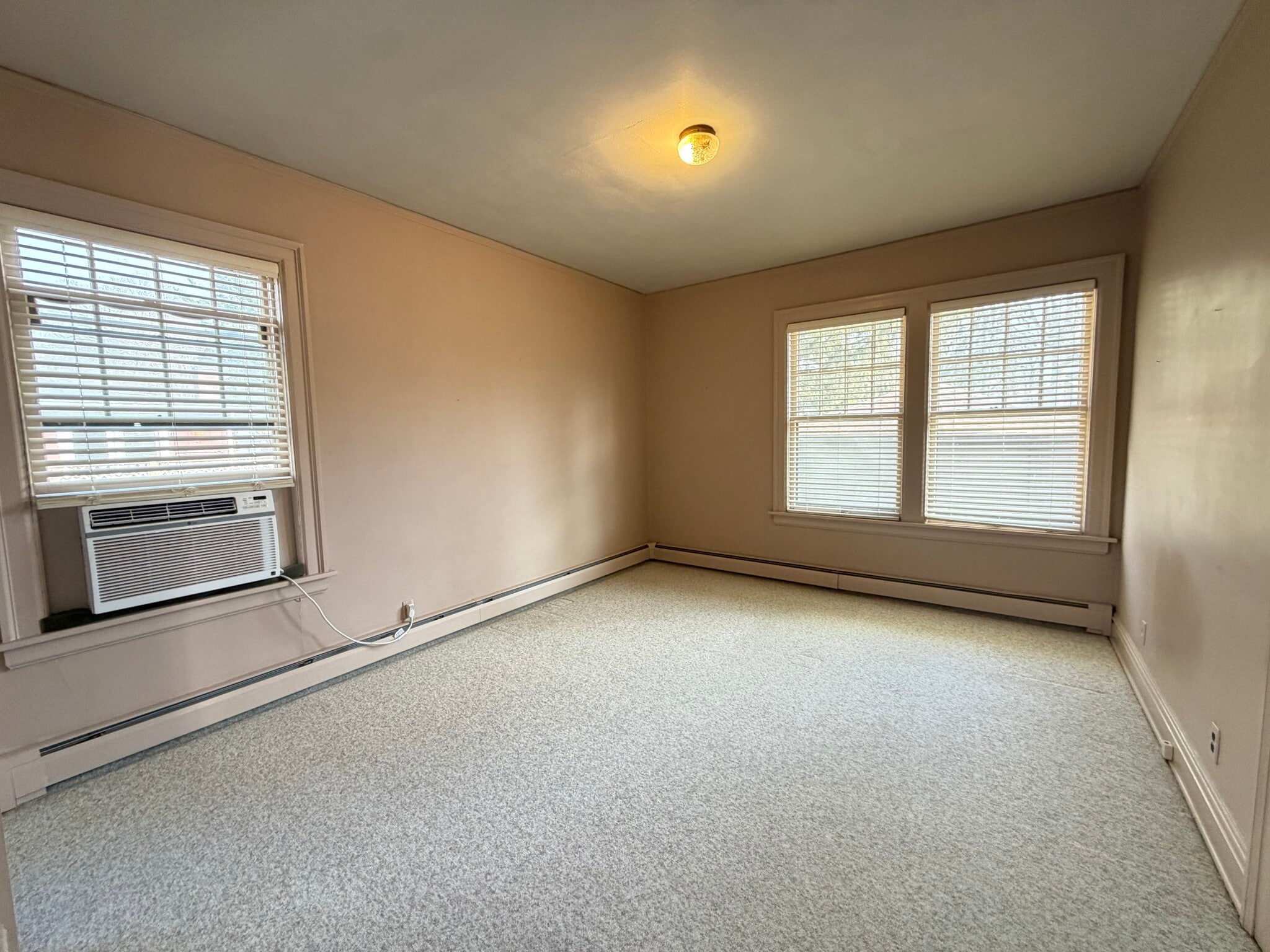 Building Photo - 1155 N Cherry St