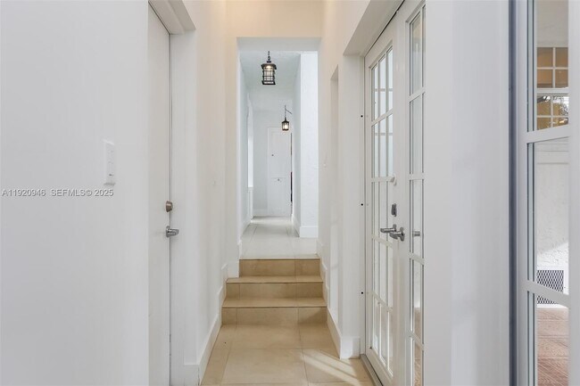 Building Photo - 1916 Ferdinand St