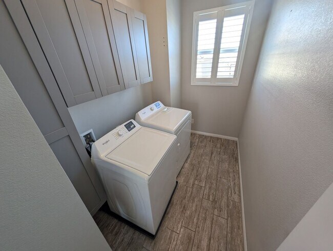 Building Photo - 8096 Skye Roar Ct